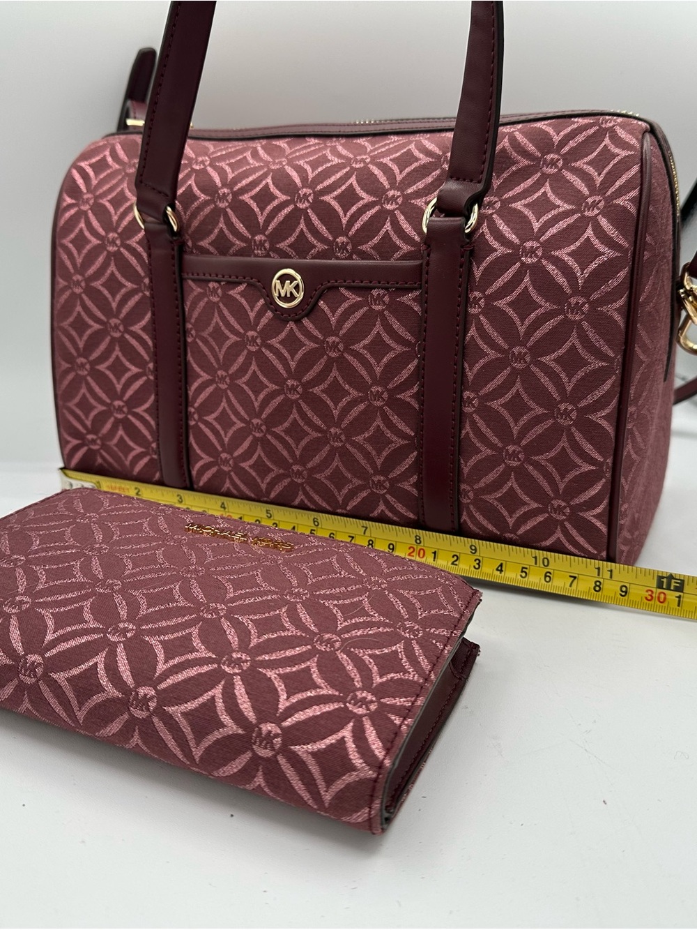 MICHAEL KORS TRAVEL MEDIUM DUFFLE SATCHEL SHOULDER BAG MK OXBLOOD + WALLET  AA26 - Picture 2 of 8